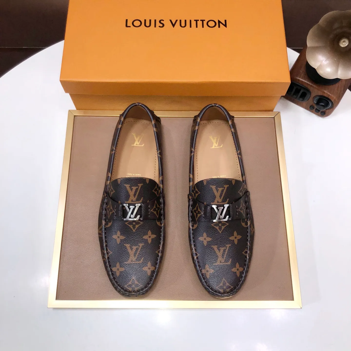 Men's men's shoes 💰420💰 [LV Doudou shoes] (water-dyed cowhide lining) new model is on the market, available on the official website. The new Doudou shoes are processed into single-color materials, and the uppers are made of imported cowhide material. The body of the shoe is fully hemmed with mark thread, and is lined with imported original cowhide leather. The elegant shoe shape is super suitable for all-matching, and the size is 38-44.